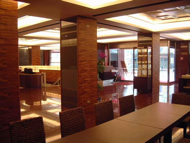 The Premier Hotel Tainan Exteriör bild