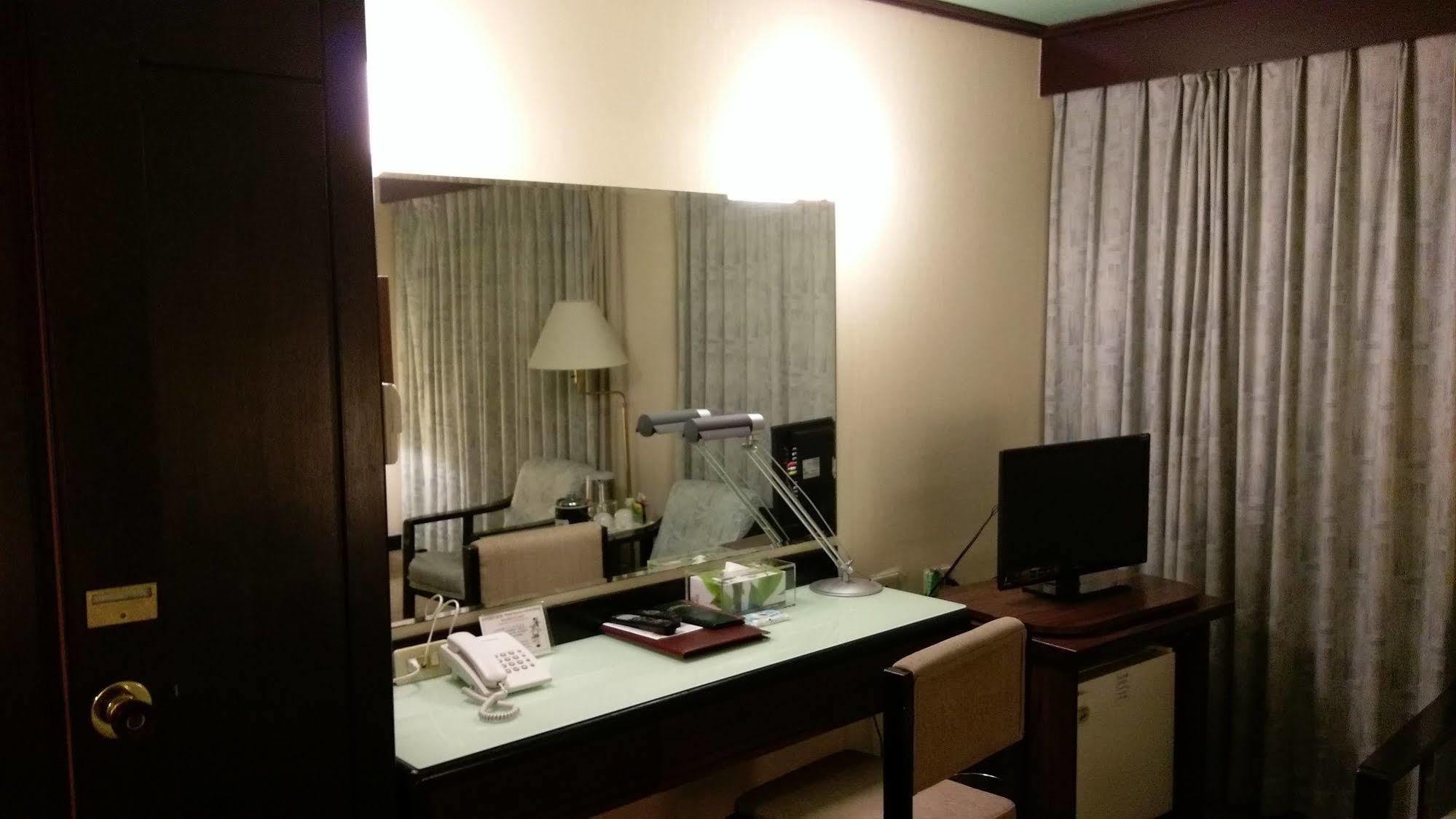 The Premier Hotel Tainan Exteriör bild